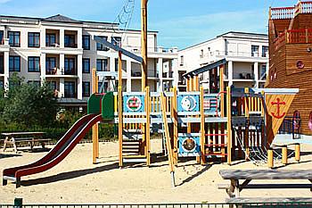 Hotel Kinder - Spielplatz am Kinderschiff des Ostseehotels