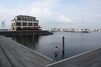 Marinas Ostsee - Blick auf Pavillon und Yachthafen vom Ostsee Hotel