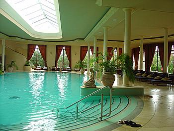 Ostsee Hotels - Schwimmbad im Wellness SPA