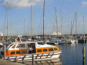 Ostsee Segeln - Segelnboote im Yachthafen vom Wellnesshotel